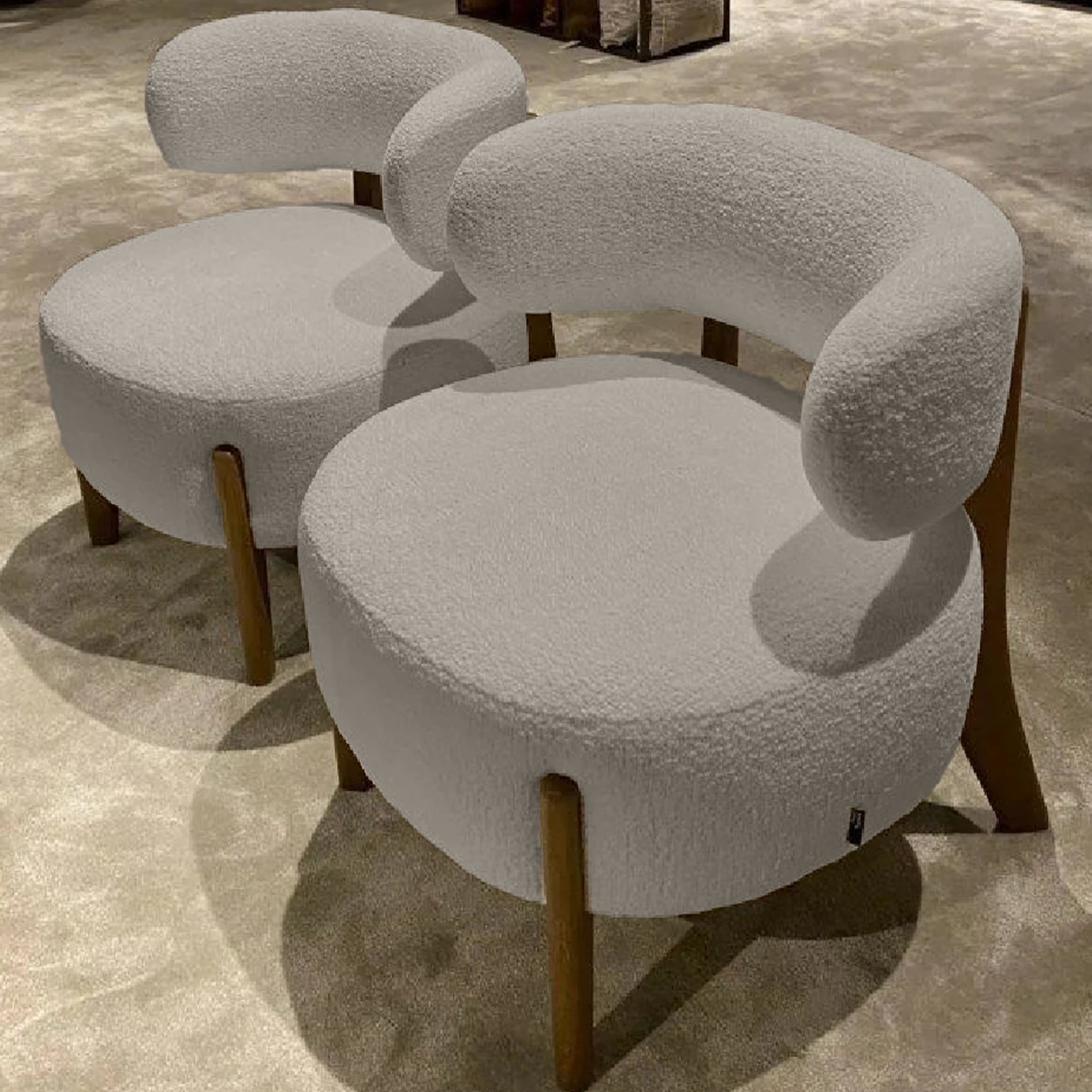 2 Panda Chairs - sz383